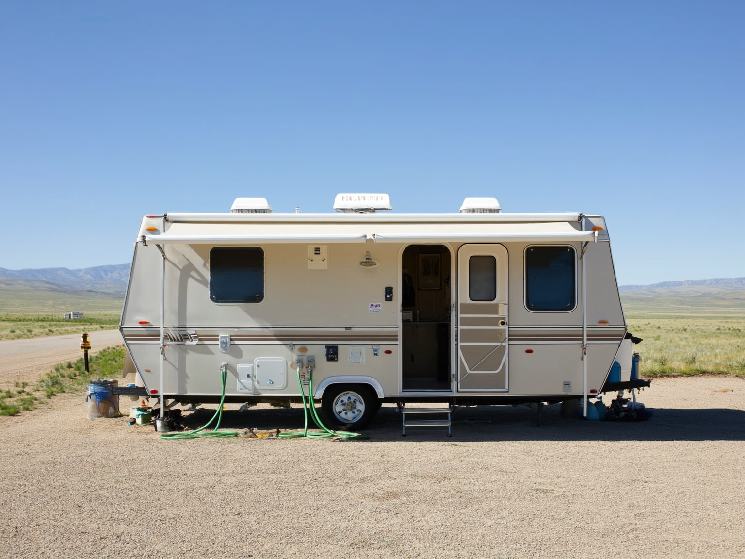 Extended-stay RV campsite in Wyoming with tidy utility setup